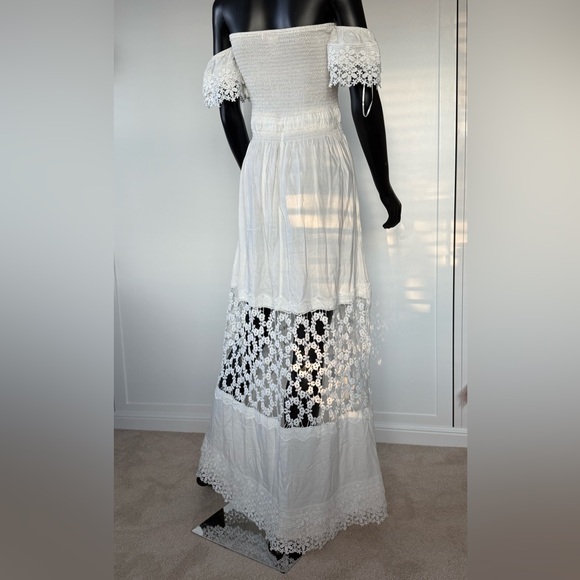 Elegant White Lace Off-Shoulder Dress - Picture 4 of 5